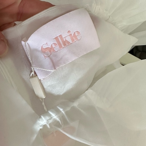 NWT Elina Mini Dress in Cream
SOLACE London š„OUT OF STOCK SIZEš„Popular Dress - Picture 8 of 8